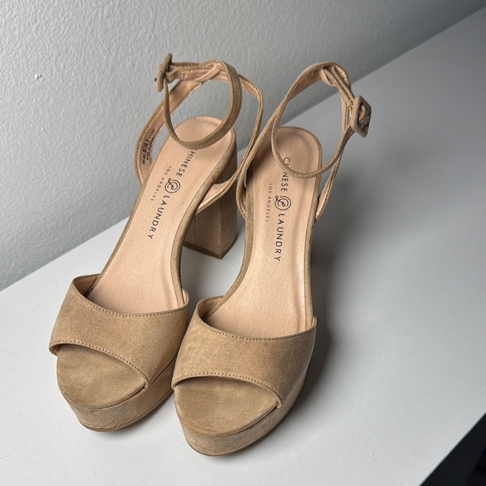Chinese Laundry Tan Chunky Heel Sandals